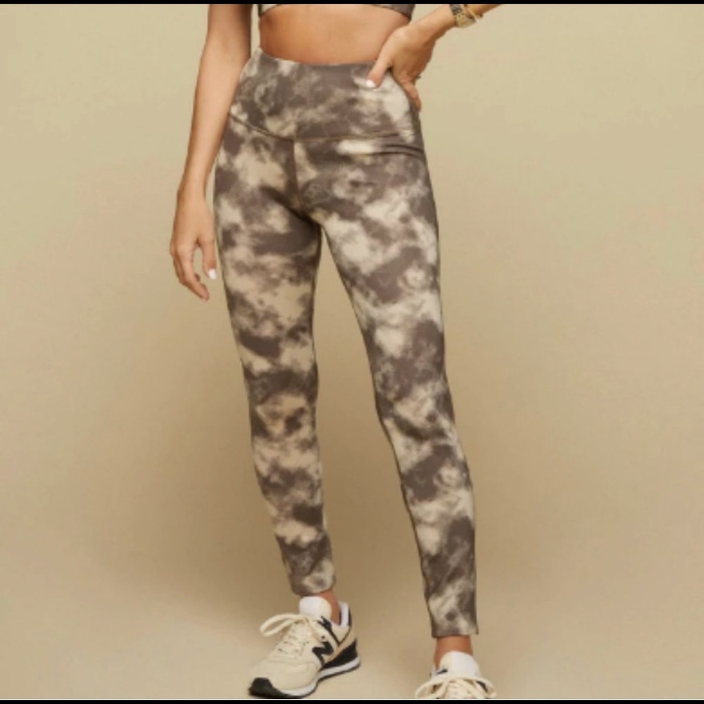 NWT Sivan Ayla’s TAN + LINES Cocoa Cloud Leggings SIZE M